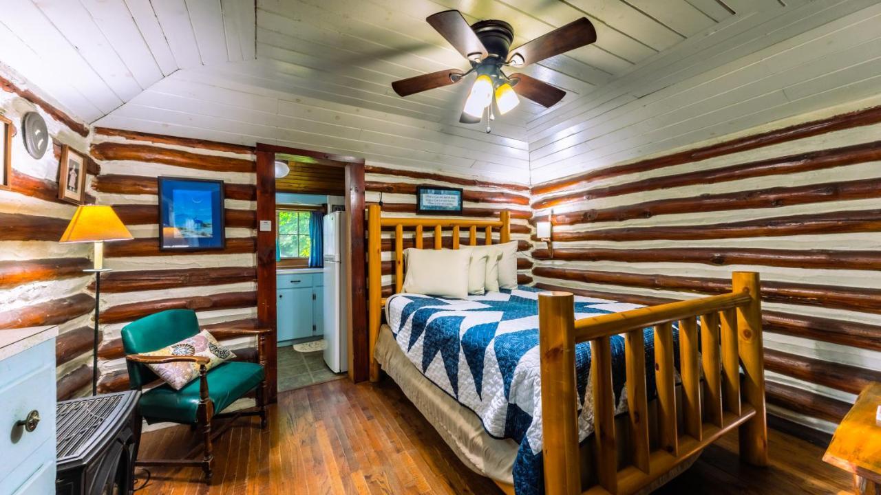 Log Cabin Motor Court Asheville Exterior photo